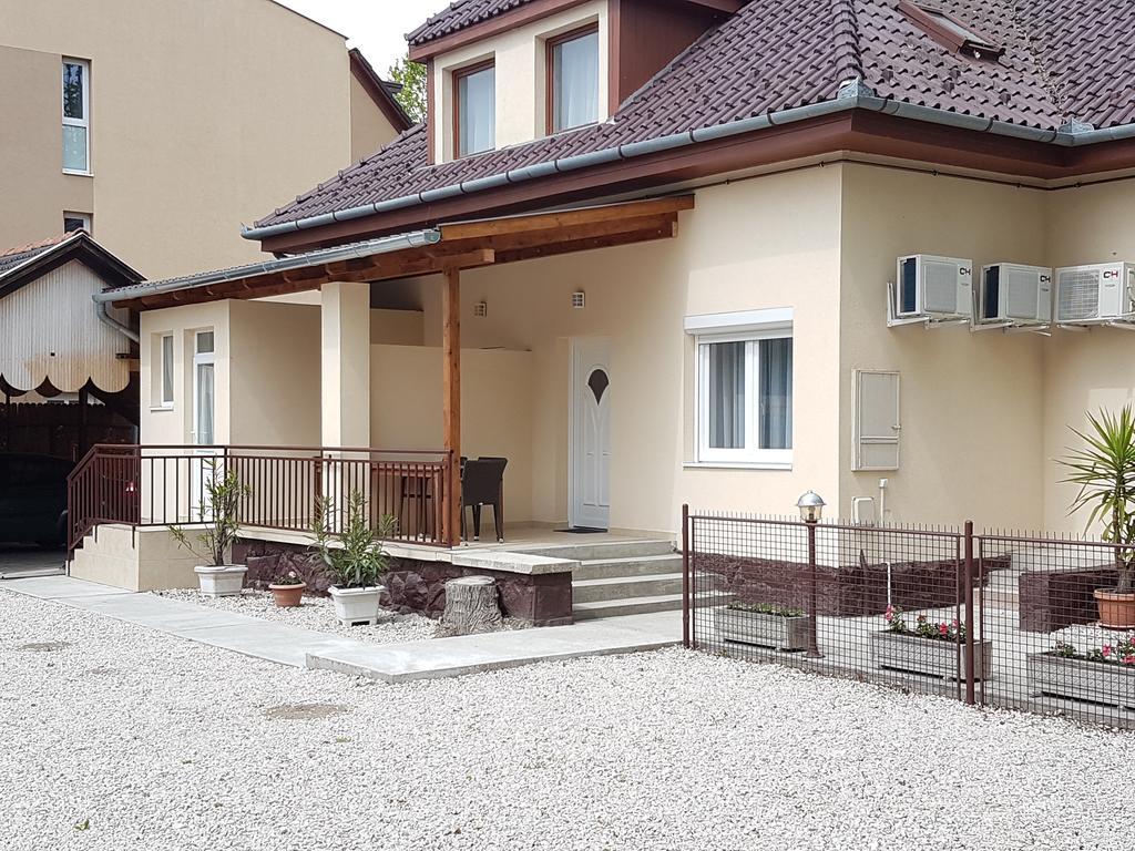 Tancsics Vendeghaz Hotel Siófok Exterior foto